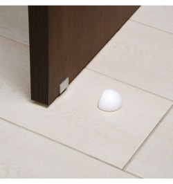 Tope Puerta Adhesivo con Imán Retenedor Blanco