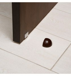 Tope Puerta Adhesivo con Imán Retenedor Marrón