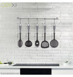 Cucharon Servir Cocina Nylon Con Mango Antigotas Engomado 32 x 9,8 cm.